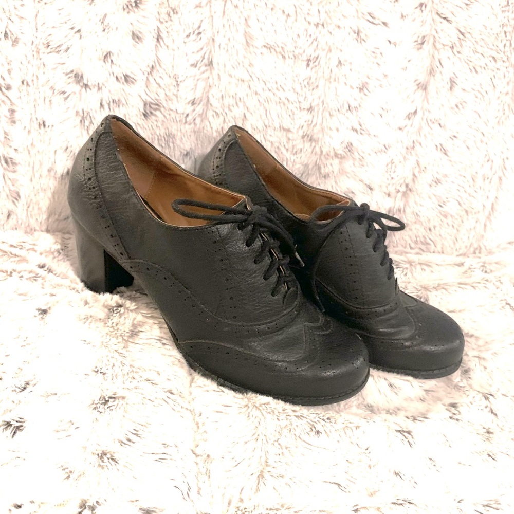 Nicole Mary Jane’s  black lace up Oxford style size 8 M